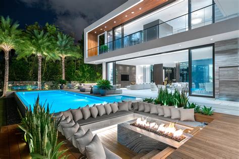 Choeff Levy Fischman Completes Tropical Modern Home In Miami