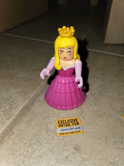 Roblox Series 5 Star Sorority Face Virtual Item Toy Code Only
