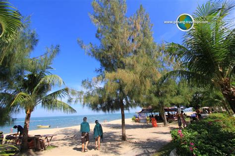 Dit comfortabele hotel in batu ferringhi biedt gratis internet, en ook een zwembad en glijbanen. Choosing a Batu Ferringhi beach hotel