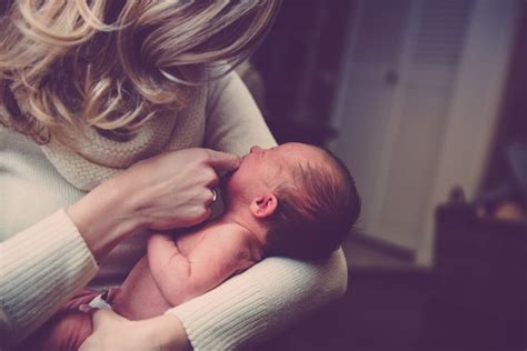 7 Memorable Ways To Celebrate A New Mom Huffpost