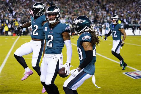 Big Play Slay Key In Secondary Leads Eagles To 6 0 Start Ap News