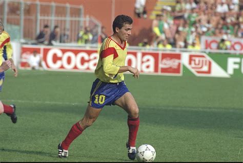 His wife & girlfriend, family photos, net worth, cars & houses and his current job. Gheorghe Hagi y su magistral gol ante Colombia en Estados ...