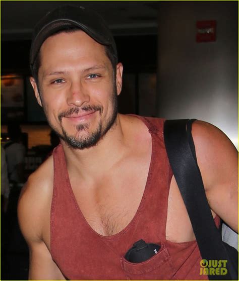 Photo Revenge Nick Wechsler Looks So Hot At The Airport 06 Photo