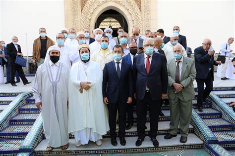 Je renseigne gratuitement mes horaires d'ouverture. » Le ministre de l'Intérieur Gérald Darmanin à la Grande ...