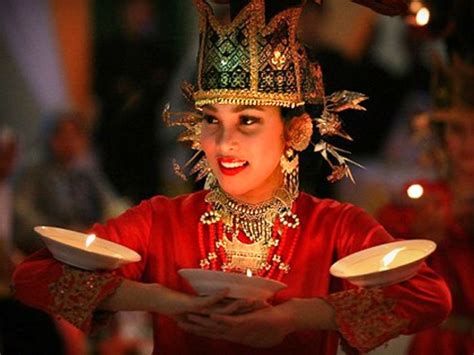 Tari Lilin Sumatera Barat Lengkap Beserta Penjelasan Dan Gambar Cinta