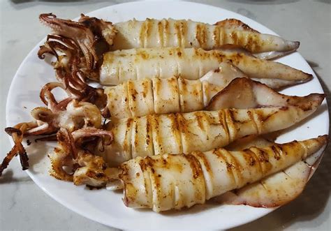 With a splash of colour, roberto petza 's simple seafood starter recipe contains a wonderful array of flavours and textures. Flavour and Savour - The Food Lovers' blog: Grilled Squid ...