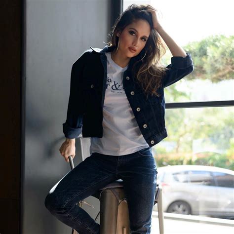 10 Mix And Match Celana Jeans Ala Cinta Laura Casual And Stylish