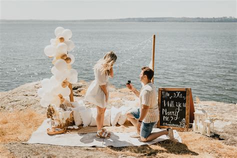 creative proposal ideas for popping the question in style junebug weddings