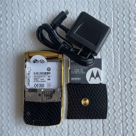 Motorola Razr2 V8 2gb Unlocked Gsm 2mp Flip Bluetooth Mp3 22 Gold