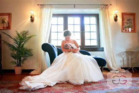 15 Beautiful Photos Of Brides Breastfeeding On The Wedding Day Bride Wedding Wedding Day