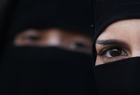 Muslim Woman To Veil Or To Unveil About Islam