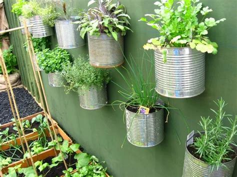 15 Recycled Items to Add Personality to Your Garden - Garden Lovers
