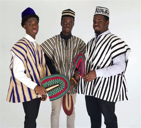 Tenues Traditionnelles Ouest Africaines 2022 Holding Confection