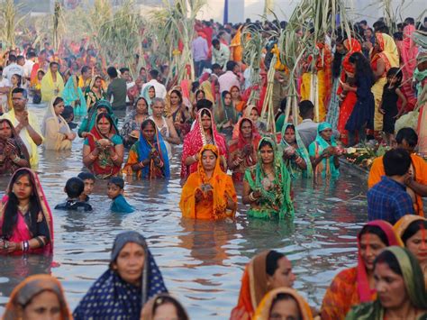 Chhath Puja 2021 Devotees Offer Prayers To Sun Chhath Puja Photos From India Nepal And Worldwide