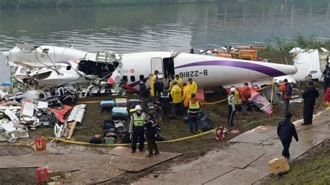 Transasia Ge235 Taiwan Crash Plane Lost Engine Power Bbc News