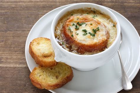 Sopa de cebolla gratinada aprende a preparar esta clásica receta