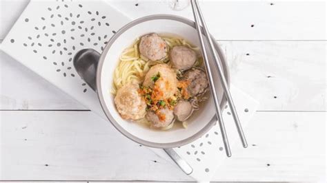 Cara memasak kuah bakso sapi (tulang sapi): Resep Bakso Ayam Kuah dan Goreng Ala Rumahan