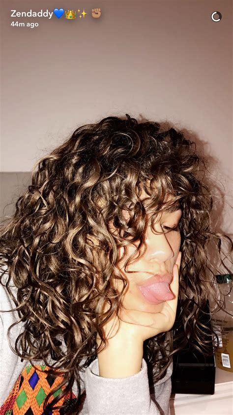 Zendaya And The Curls Poppin Zendaya Hair Zendaya Style Curly Hair