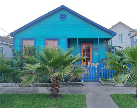 Must See This Charming Historic Cottage In Galveston Texas — Designed