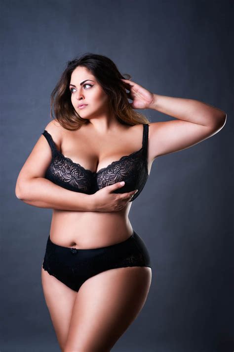 top 10 tips for plus size lingerie modelling