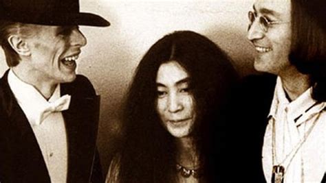 Yoko Ono Retouche Une Photo Pour Paraître Plus Proche De David Bowie