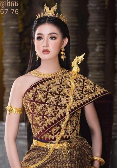 Pretty Lady In National Costume Of Khmer Nationalattire Nationalcostumes Chinacostume