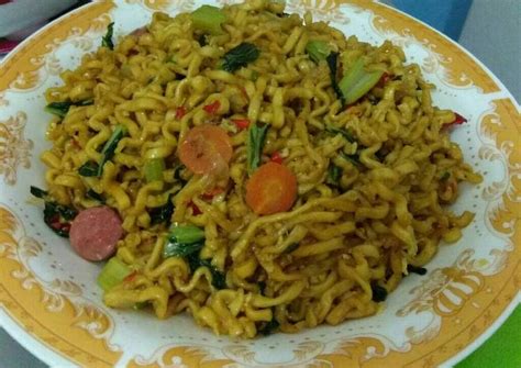 Cara membuat dan memasak mie goreng burung dara. Resep Mie goreng pedas (mie burung dara) oleh laila badria ...