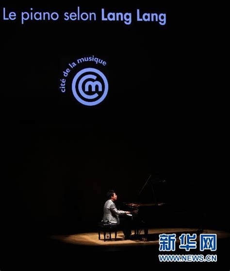Le Pianiste Chinois Lang Lang Promeut La Musique à Paris