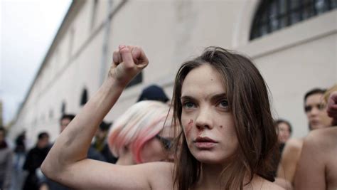 La Cofondatrice Des Femen Oksana Chatchko Sest Donné La Mort à Paris