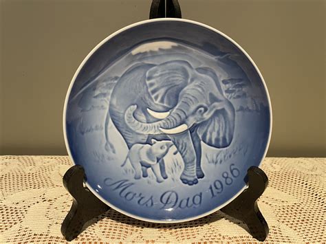 Bing And Grondahl Mothers Day Plate 1986 Elephant And Calf All