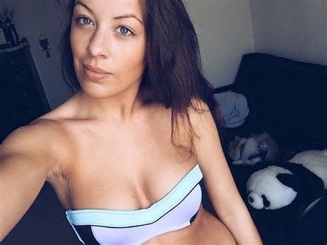 Hot Girls Show Off Their Wild Side With Sexy Selfies Pics