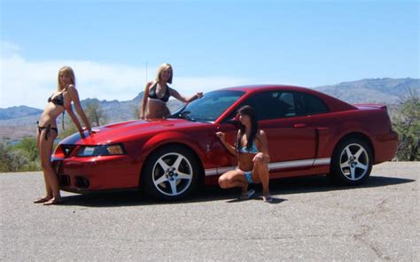 girls on ford mustangs