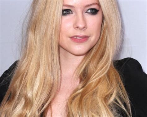 Avril Lavigne Reveals She Has Lyme Disease Imageie
