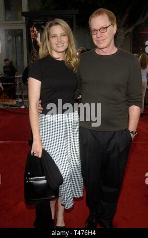 Bridget Fonda Und Danny Elfman Los Angeles Premiere Von Meet The