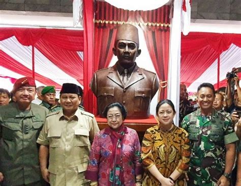 Ya, megawati prabowo pernah tercatat sebagai salah satu dari peserta audisi ajang pencarian bakat miss so, jika kamu penasaran, coba saja kamu search megawati prabowo di google, pasti yang. Megawati dan Prabowo Resmikan Patung Bung Karno di ...