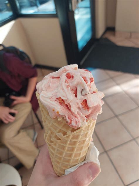 I Paid 6 Dollars For This Hot Cheeto Ice Cream It Was Pretty Good Tbh Rstupidfood