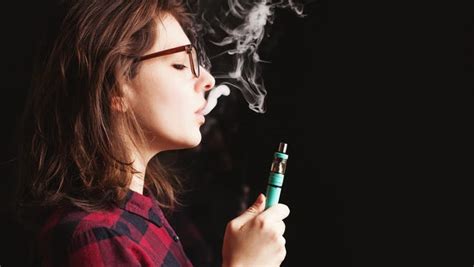 Teen Vaping Is On The Rise Heres What They Think About E Cigarettes