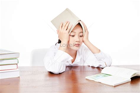 Kurikulum 2013 merupakan kurikulum yang masih terasa asing oleh beberapa guru. Siswa Sekolah Dasar Dan Menengah Belajar Kelelahan gambar ...