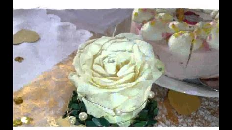 Wenn sie seide und künstliche blumen für ihre hochzeit verwenden, bedeutet dies, dass ihre lieblingsblüte immer saison hat und sie sich nie sorgen machen müssen, dass sie während der feierlichkeiten welken oder unwohl aussehen. Blumen Für Goldene Hochzeit