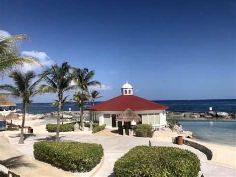 Inside What It’s Like Working Remotely In Mexico After Its Reopening