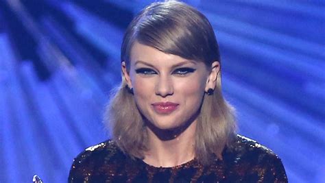 Auszeichnung Taylor Swift Kriegt Einen Emmy Blick