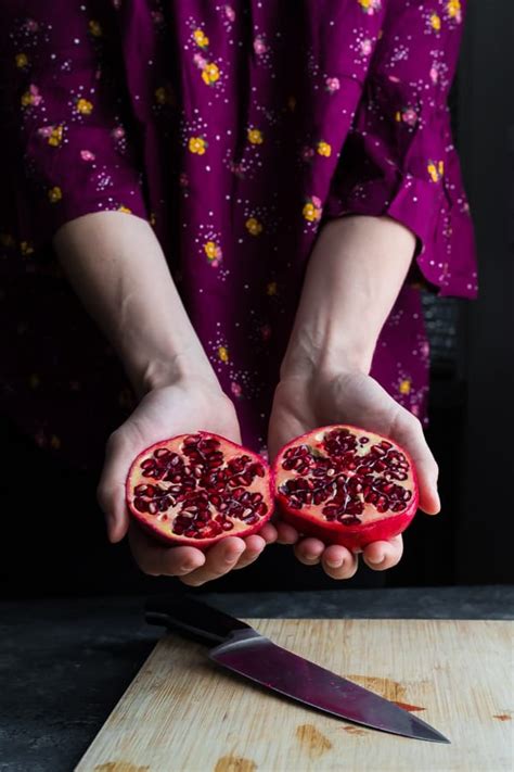 Jul 09, 2019 · pomegranate seeds (arils) have some of the highest amounts of antioxidants (three times higher than red wine or green tea). How to Eat a Pomegranate | sweetpeasandsaffron.com