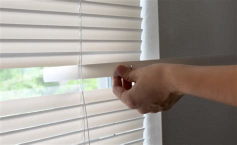 How To Fix Broken Blinds Complete Step By Step Guide Homeoholic