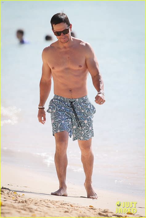Photo Mark Wahlberg And Wife Rhea Durham Flaunt Their Beach Bodies In