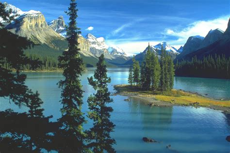 Filespirit Island Maligne Lake Jasper Np Wikipedia