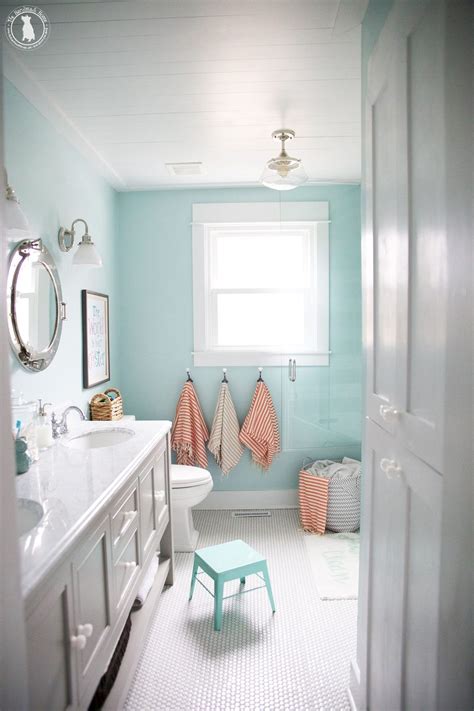 Sometimes adding a few accessories may be the only thing you need to do like this fun and colorful shower curtain and a few bath toys! 5 Kid-Friendly Bathroom Design Ideas | L'Essenziale