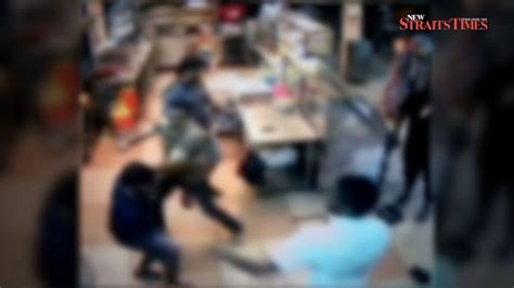 During an operation by mbpp on thursday, 20 february, the star reported that several nasi kandar outlets along jalan gurdwara were slapped. Videos emerge of 'riot' at famous Penang nasi kandar ...