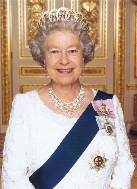 Rose Cest La Vie Queen Elizabeth Ii Here And Hair For Sixty Years