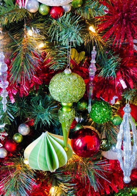 Whimsical Christmas Tree Decorating Ideas 1 Decorewarding