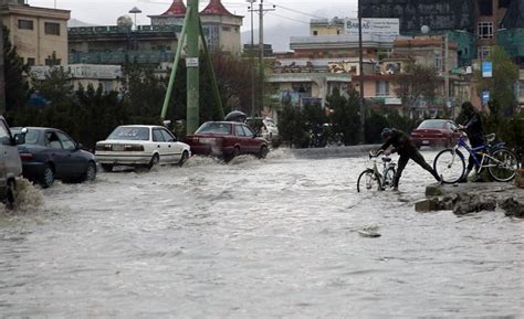 Mueren al menos 10 personas por una inundación en el norte de